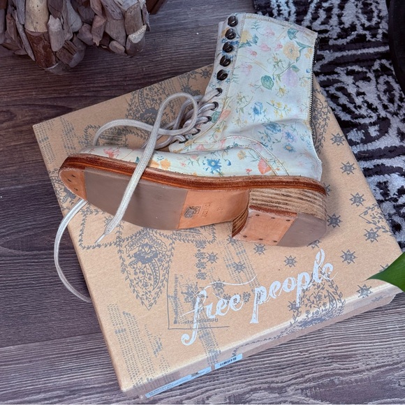 Pre-owned Free People Santa Fe Lace up Boot in Ivory Floral Worn Once US Size 7 - Picture 1 of 11